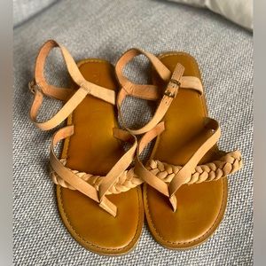 Tom’s size 9 sandals